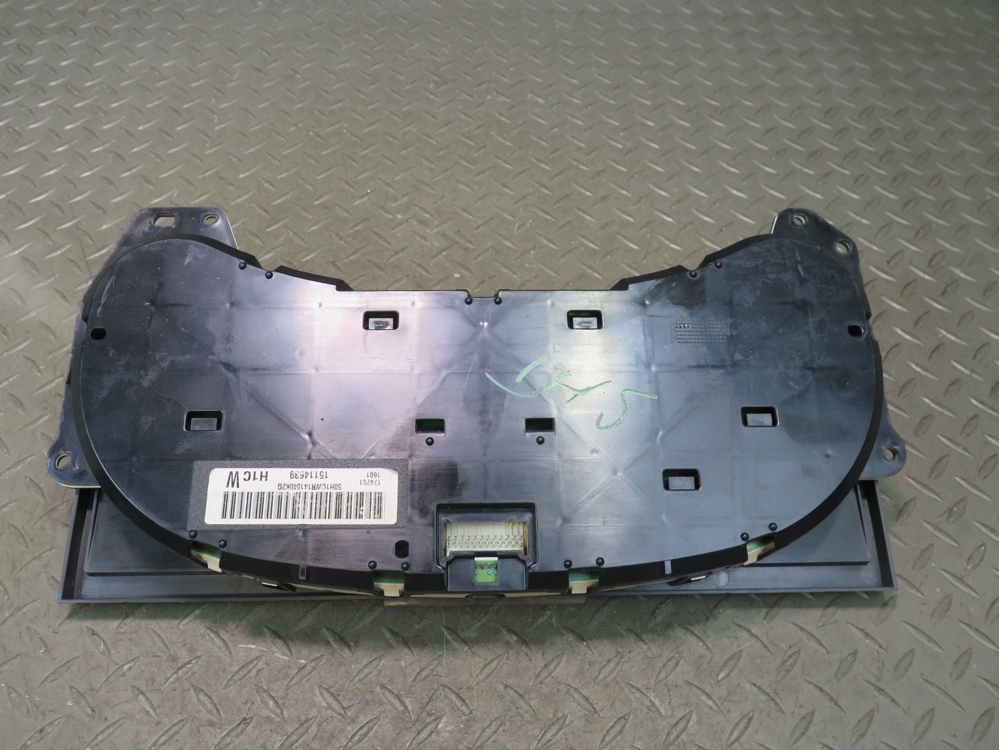 2004 Hummer H2 Dash Instrument Cluster Gauge Speedometer 15114639