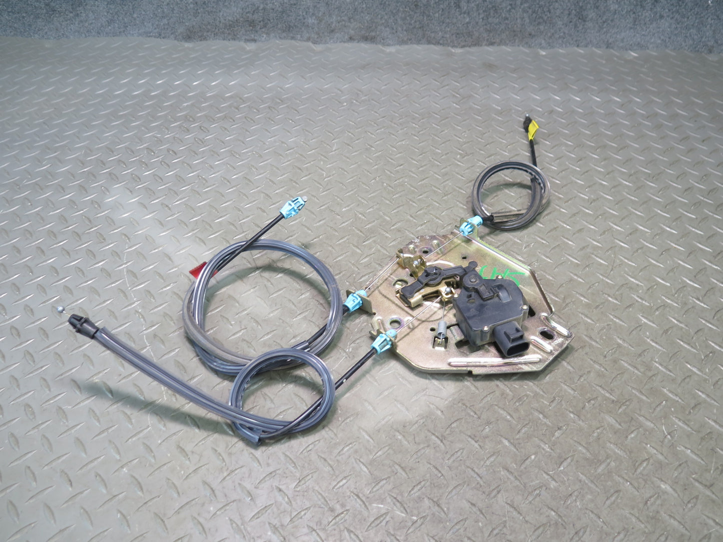 2003-2009 Hummer H2 Rear Trunk Lid Tailgate Liftgate Lock Latch W/ Cables