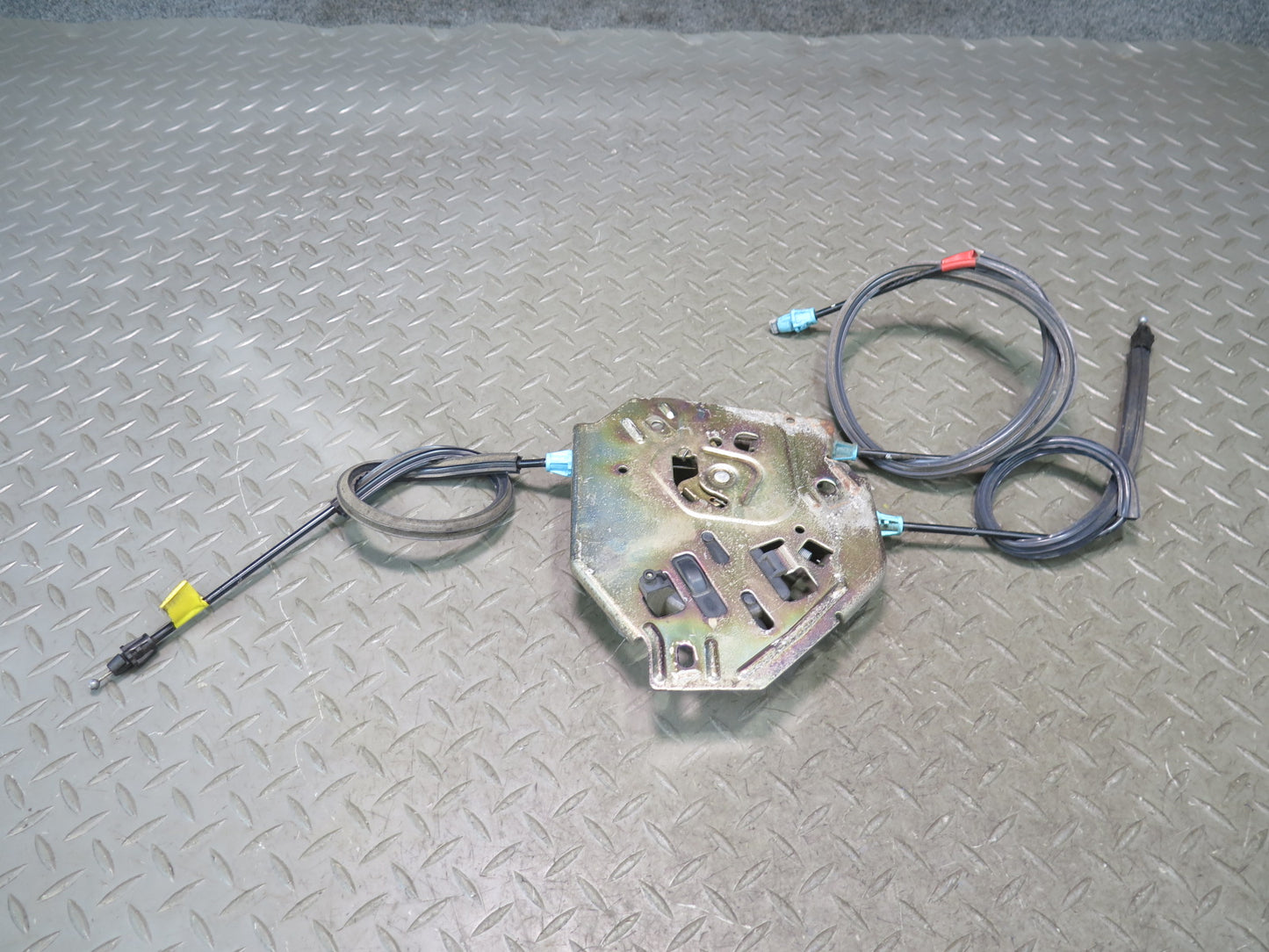 2003-2009 Hummer H2 Rear Trunk Lid Tailgate Liftgate Lock Latch W/ Cables