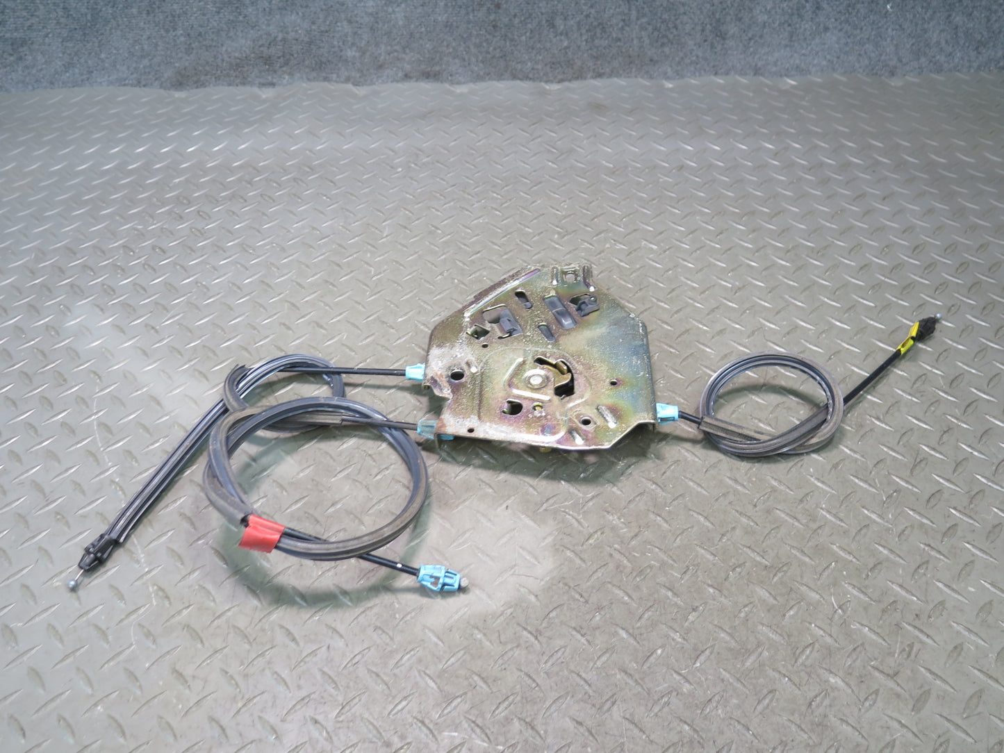 2003-2009 Hummer H2 Rear Trunk Lid Tailgate Liftgate Lock Latch W/ Cables