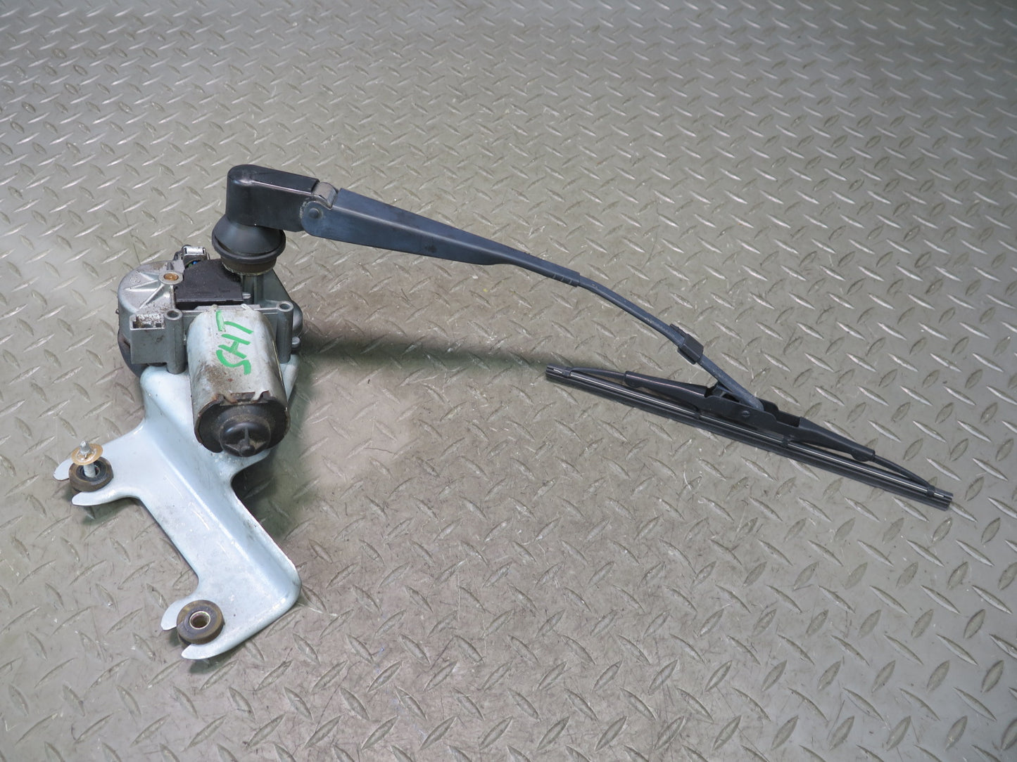 2003-2007 Hummer H2 Rear Trunk Lid Tailgate Liftgate Wiper Arm w Motor 15112266