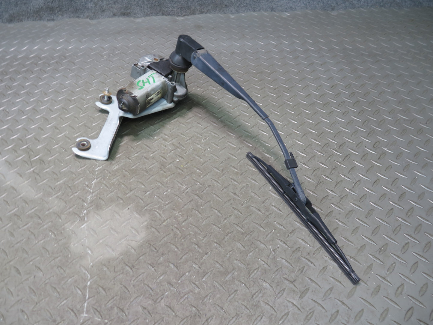 2003-2007 Hummer H2 Rear Trunk Lid Tailgate Liftgate Wiper Arm w Motor 15112266