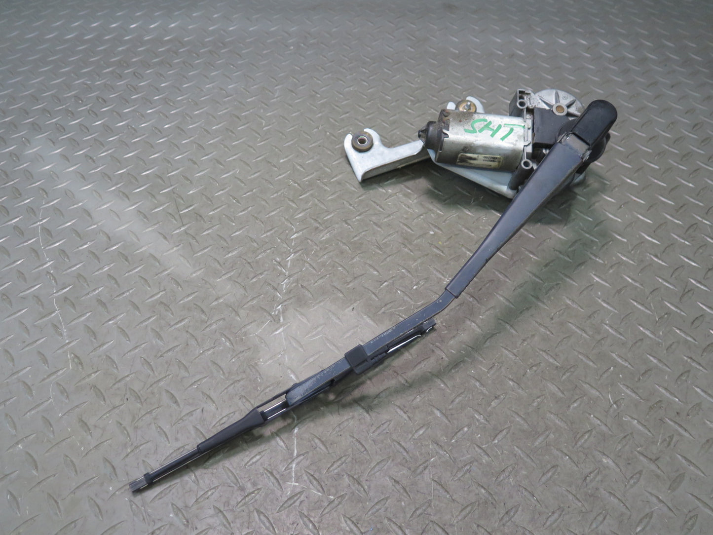 2003-2007 Hummer H2 Rear Trunk Lid Tailgate Liftgate Wiper Arm w Motor 15112266