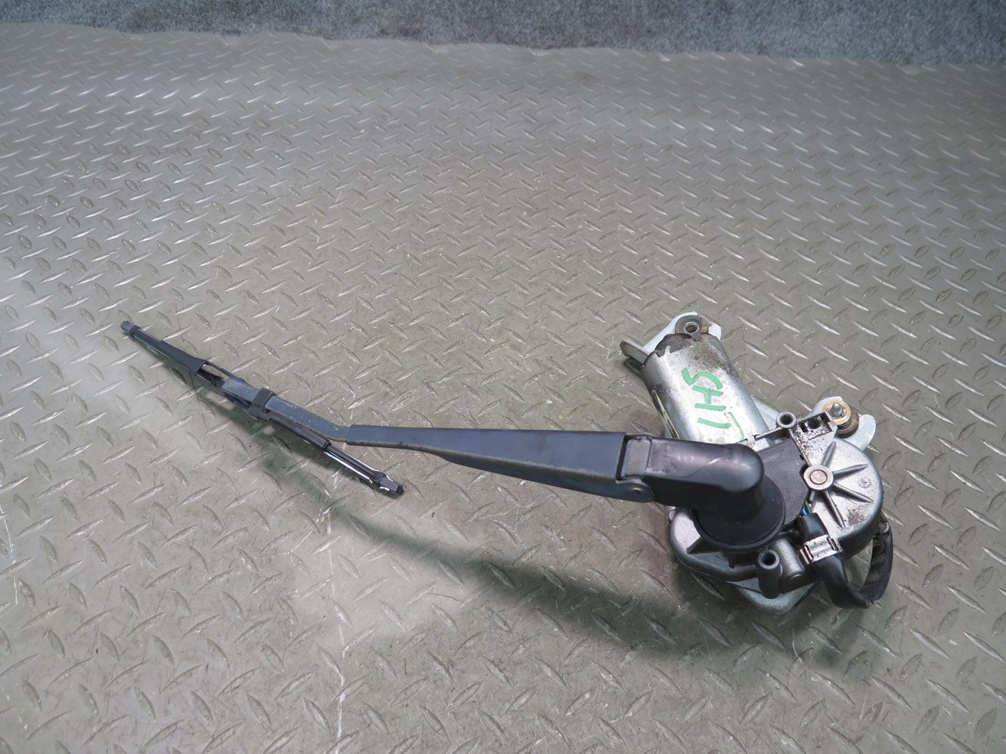 2003-2007 Hummer H2 Rear Trunk Lid Tailgate Liftgate Wiper Arm w Motor 15112266