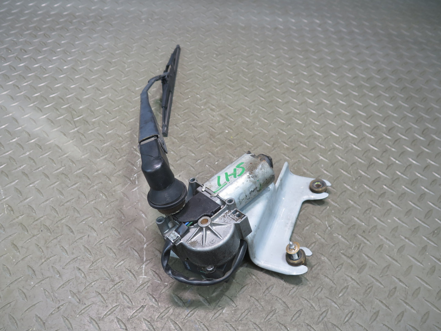 2003-2007 Hummer H2 Rear Trunk Lid Tailgate Liftgate Wiper Arm w Motor 15112266