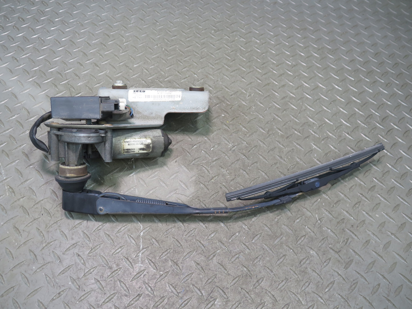 2003-2007 Hummer H2 Rear Trunk Lid Tailgate Liftgate Wiper Arm w Motor 15112266