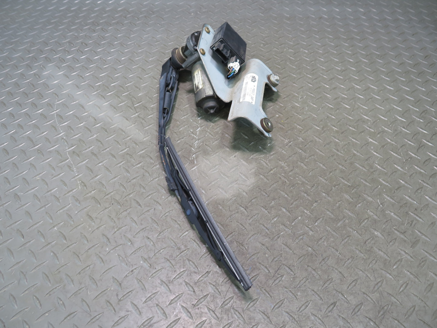 2003-2007 Hummer H2 Rear Trunk Lid Tailgate Liftgate Wiper Arm w Motor 15112266