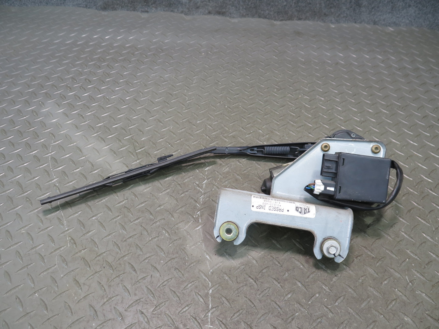 2003-2007 Hummer H2 Rear Trunk Lid Tailgate Liftgate Wiper Arm w Motor 15112266