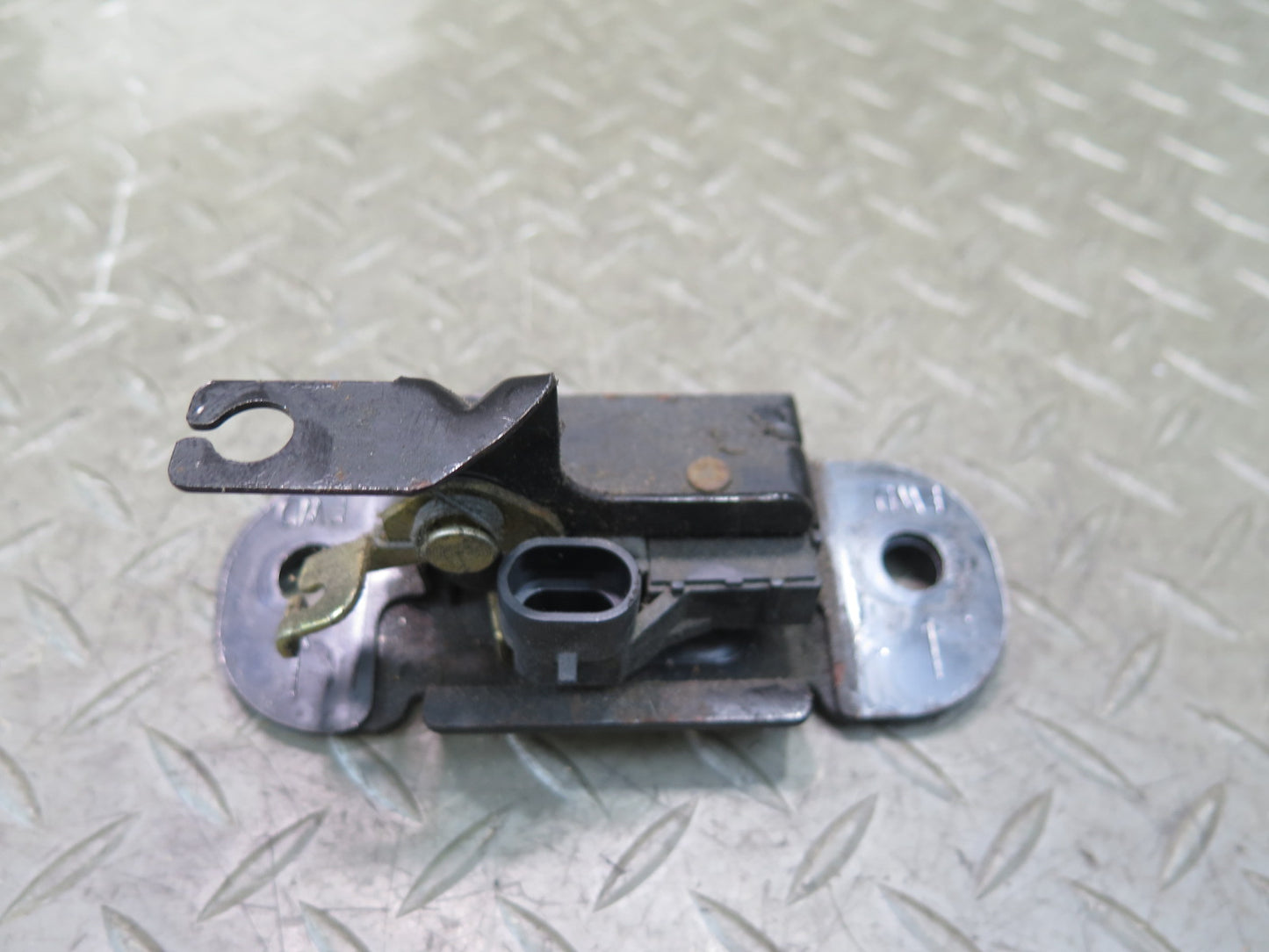 2003-2009 Hummer H2 Rear Trunk Lid Tailgate Liftgate Trunk Lock Latch Set of 2
