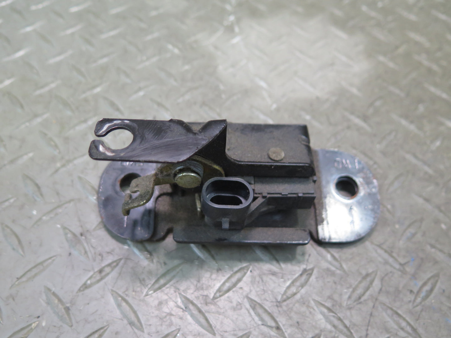 2003-2009 Hummer H2 Rear Trunk Lid Tailgate Liftgate Trunk Lock Latch Set of 2