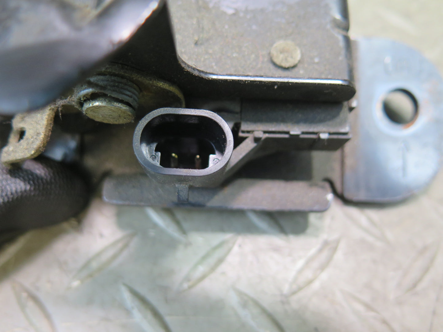 2003-2009 Hummer H2 Rear Trunk Lid Tailgate Liftgate Trunk Lock Latch Set of 2