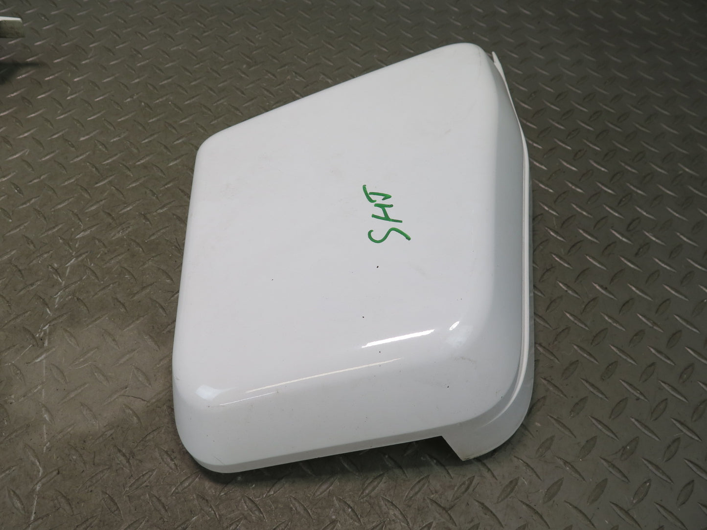 2003-2009 Hummer H2 Front Cowl Vent Panel END Cap Cover Molding Set of 2