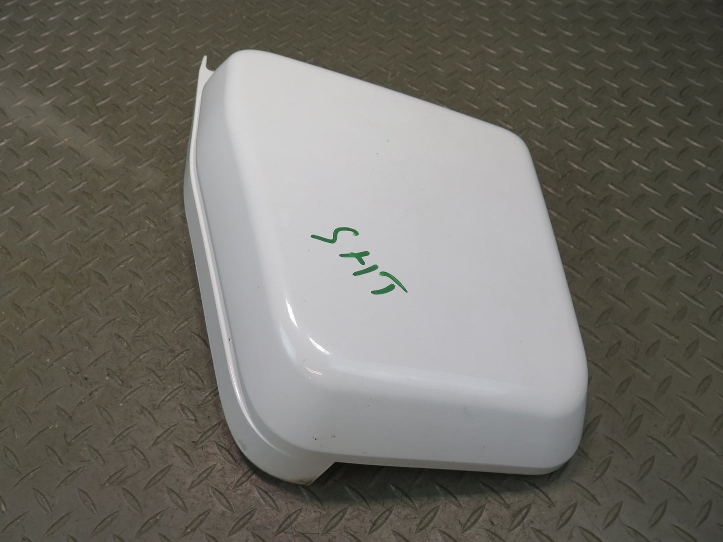 2003-2009 Hummer H2 Front Cowl Vent Panel END Cap Cover Molding Set of 2