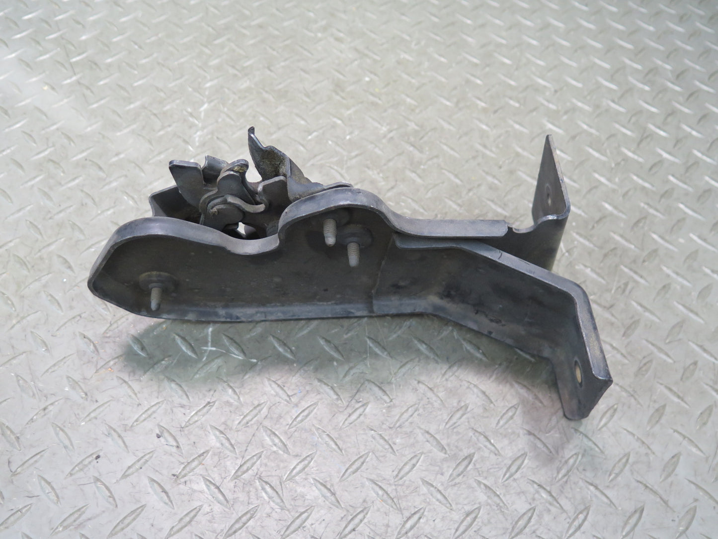 2003-2007 Hummer H2 Hood Lock Latch Catch Support Bracket 15172382
