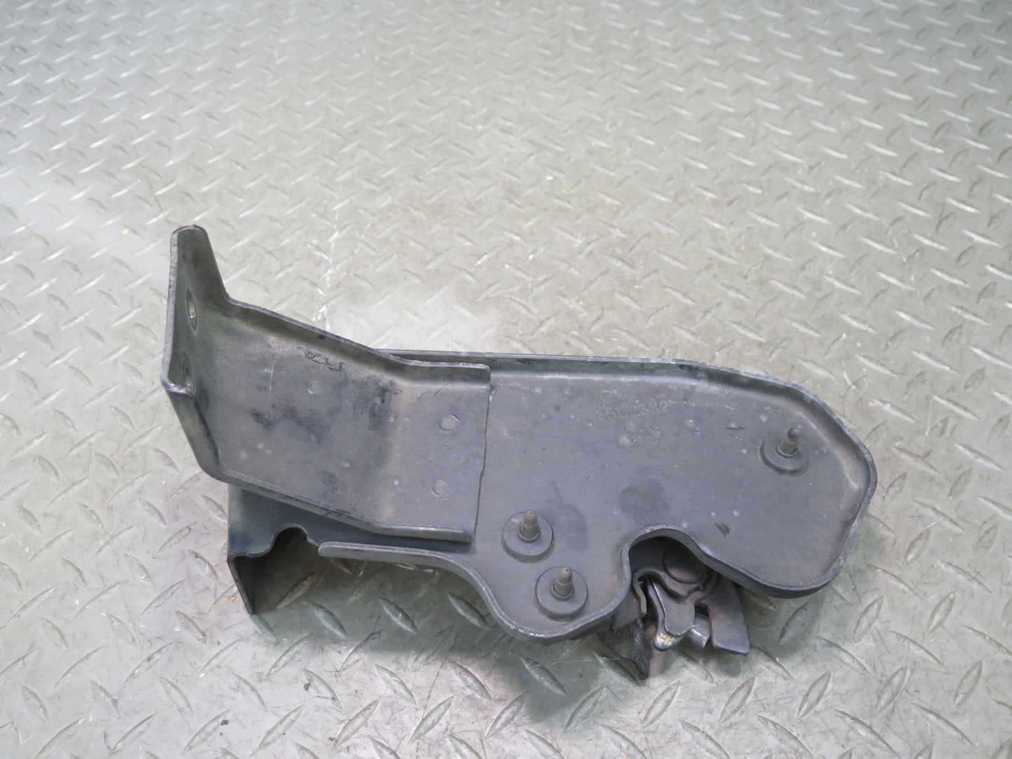 2003-2007 Hummer H2 Hood Lock Latch Catch Support Bracket 15172382