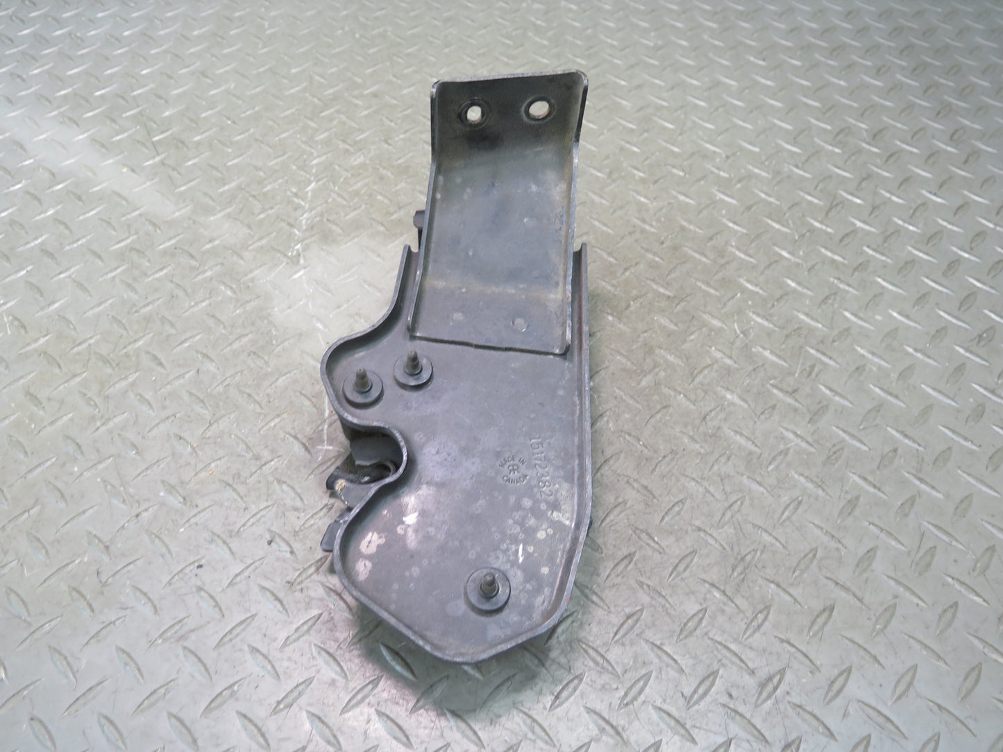 2003-2007 Hummer H2 Hood Lock Latch Catch Support Bracket 15172382