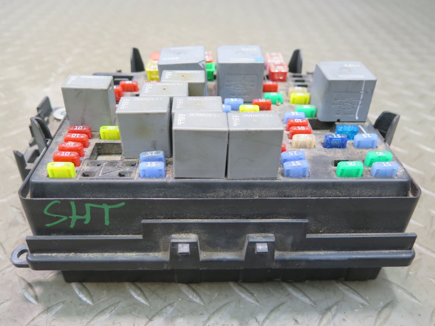 2003-2007 Hummer H2 Engine Bay Fuse Relay Box Module 15201930