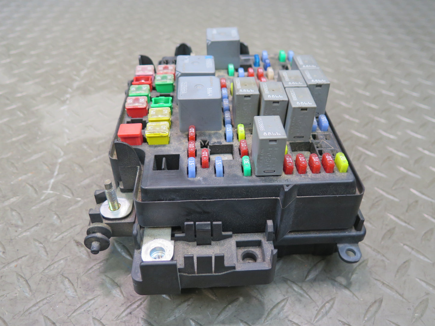 2003-2007 Hummer H2 Engine Bay Fuse Relay Box Module 15201930