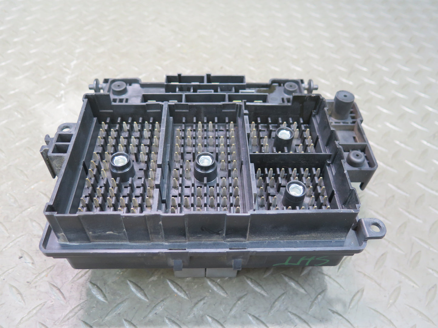 2003-2007 Hummer H2 Engine Bay Fuse Relay Box Module 15201930