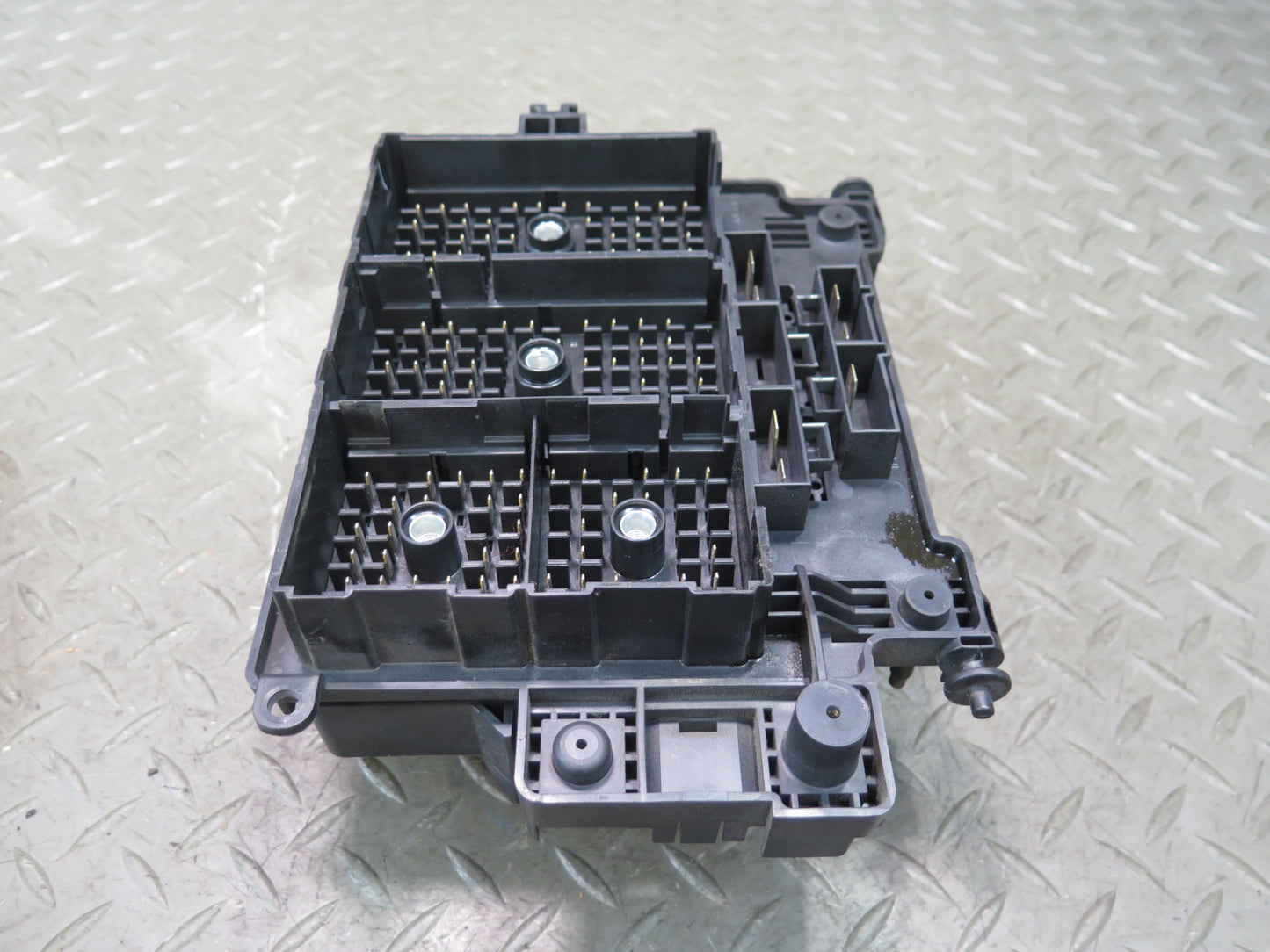 2003-2007 Hummer H2 Engine Bay Fuse Relay Box Module 15201930