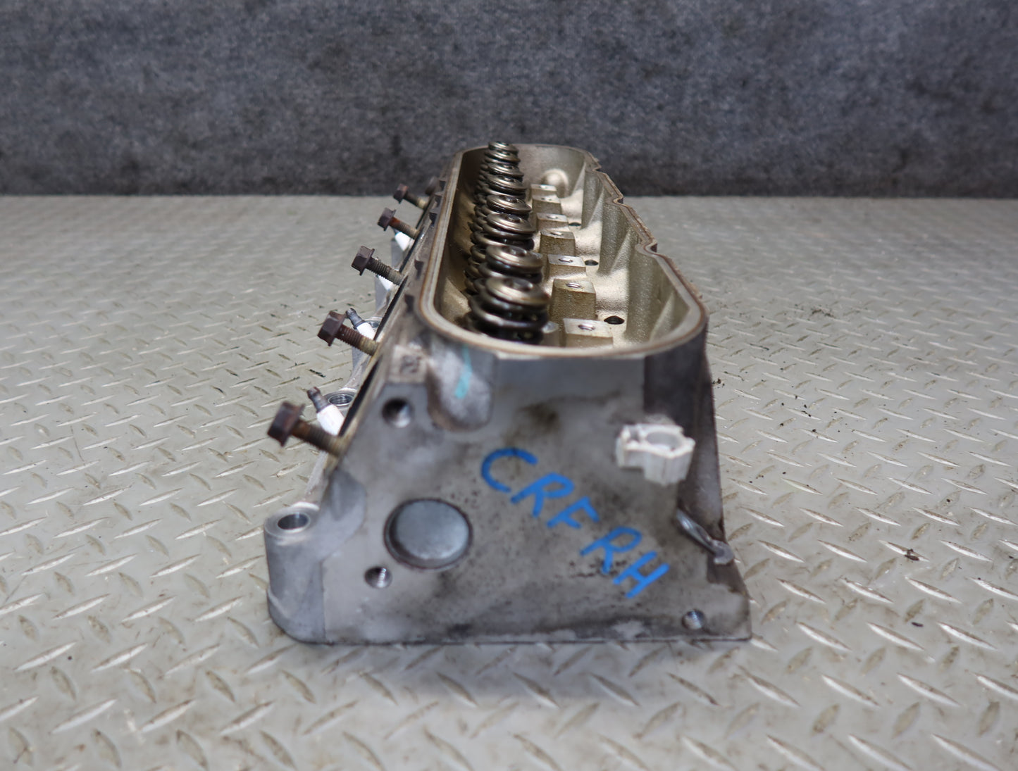 03-04 Chevrolet SSR V8 5.3L LM4 Right Engine Motor Cylinder Head 51K Miles OEM