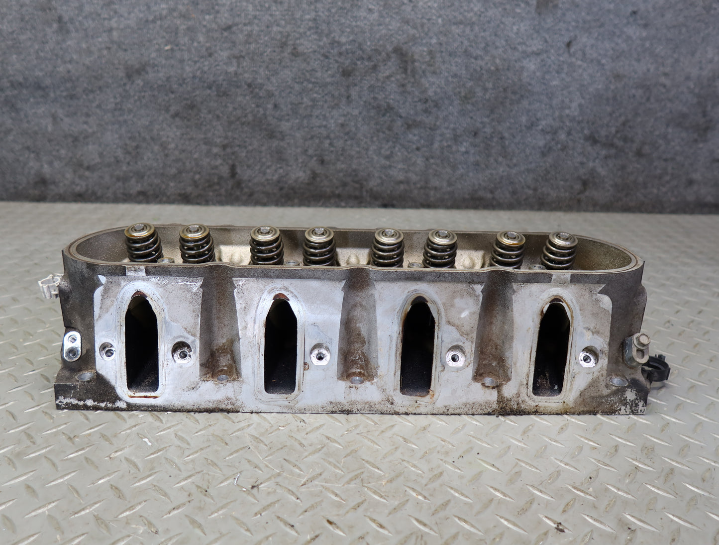 03-04 Chevrolet SSR V8 5.3L LM4 Right Engine Motor Cylinder Head 51K Miles OEM