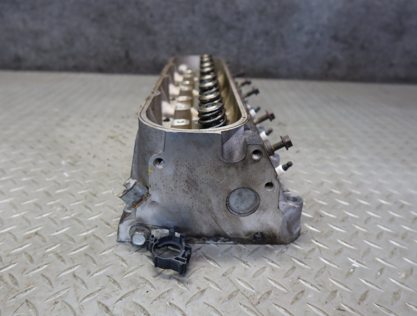 03-04 Chevrolet SSR V8 5.3L LM4 Right Engine Motor Cylinder Head 51K Miles OEM