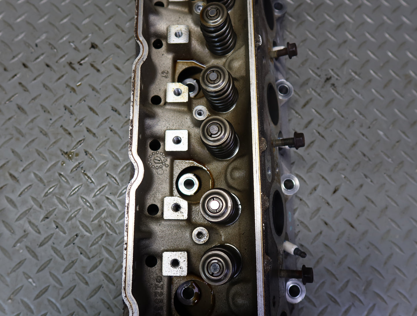 03-04 Chevrolet SSR V8 5.3L LM4 Right Engine Motor Cylinder Head 51K Miles OEM