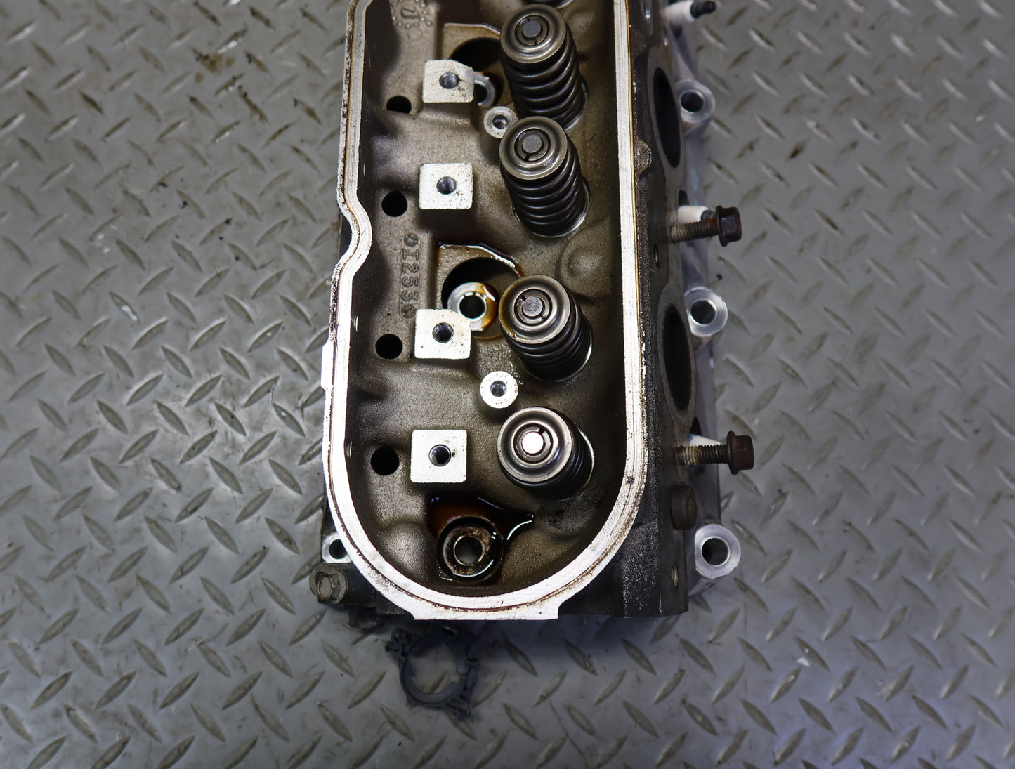 03-04 Chevrolet SSR V8 5.3L LM4 Right Engine Motor Cylinder Head 51K Miles OEM