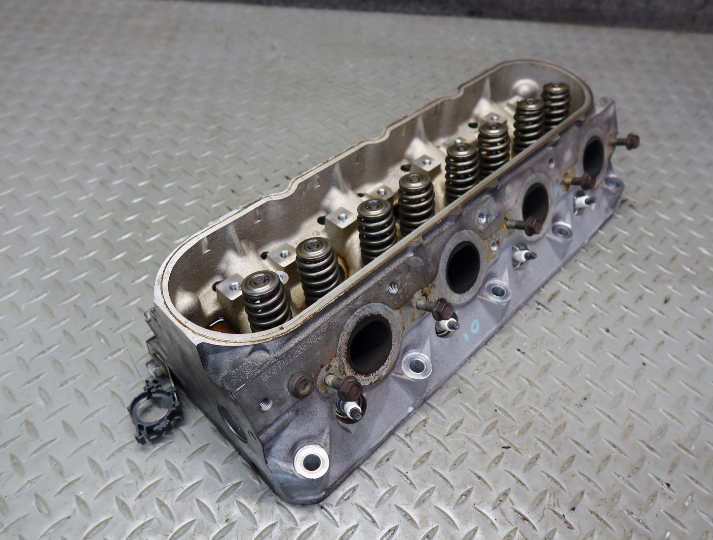 03-04 Chevrolet SSR V8 5.3L LM4 Right Engine Motor Cylinder Head 51K Miles OEM