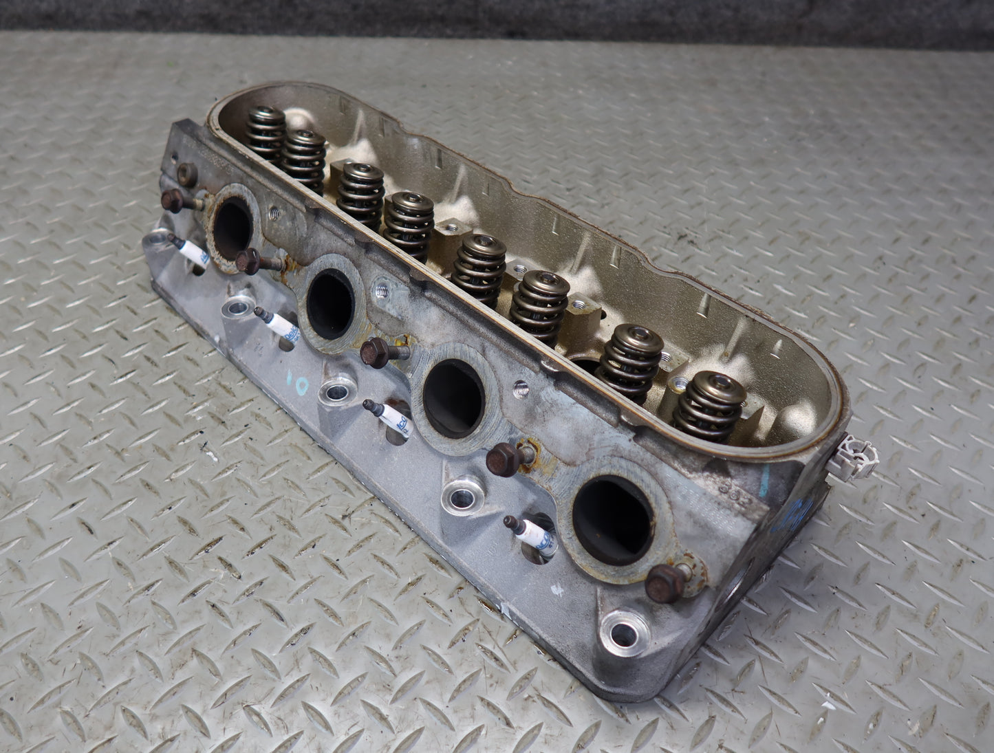 03-04 Chevrolet SSR V8 5.3L LM4 Right Engine Motor Cylinder Head 51K Miles OEM
