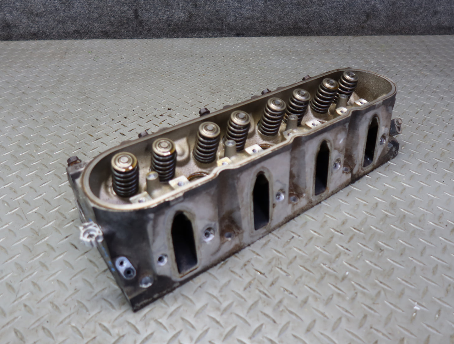 03-04 Chevrolet SSR V8 5.3L LM4 Right Engine Motor Cylinder Head 51K Miles OEM