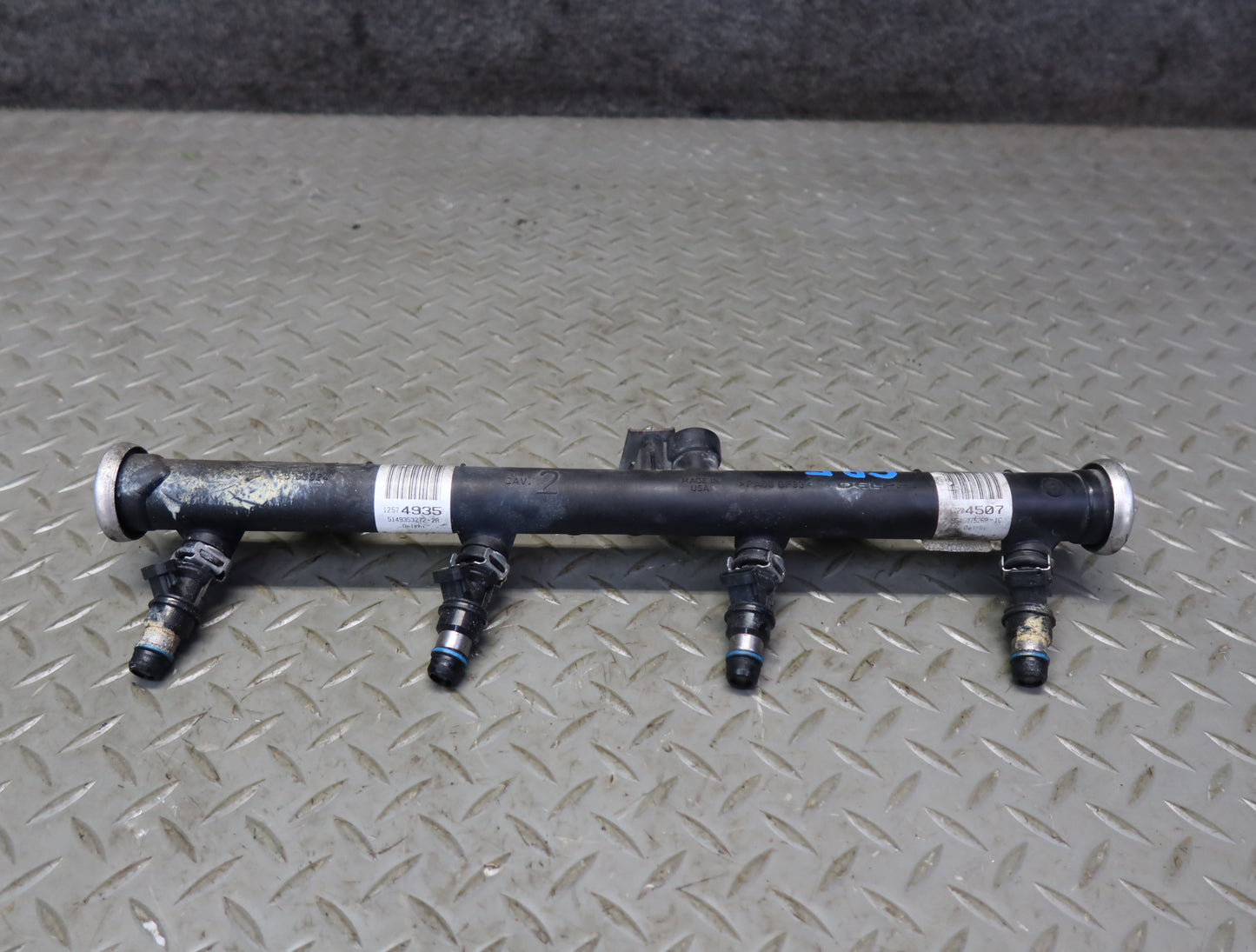 03-04 Chevrolet SSR V8 5.3L Right Fuel Rail Pipe w Injectors Assy 51K Miles OEM