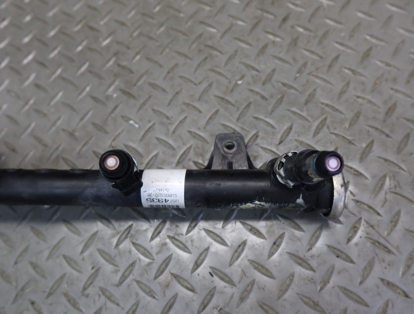 03-04 Chevrolet SSR V8 5.3L Right Fuel Rail Pipe w Injectors Assy 51K Miles OEM