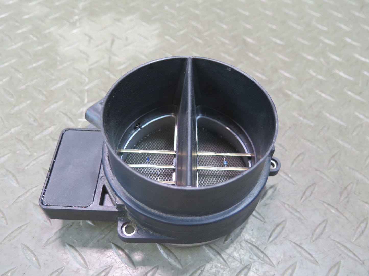 2003-2007 Hummer H2 Mass Air Flow Meter MAF Sensor