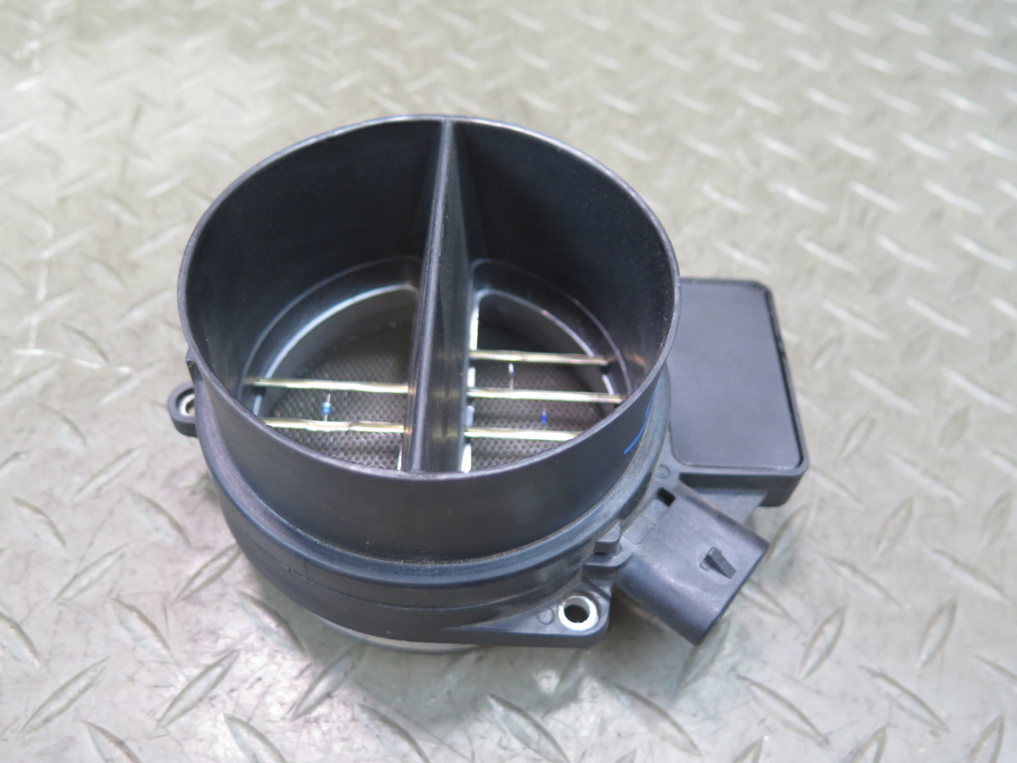 2003-2007 Hummer H2 Mass Air Flow Meter MAF Sensor