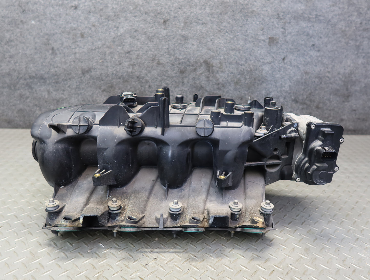 03-04 Chevrolet SSR 5.3L LM4 Engine Intake Manifold w Throttle Body 51K OEM