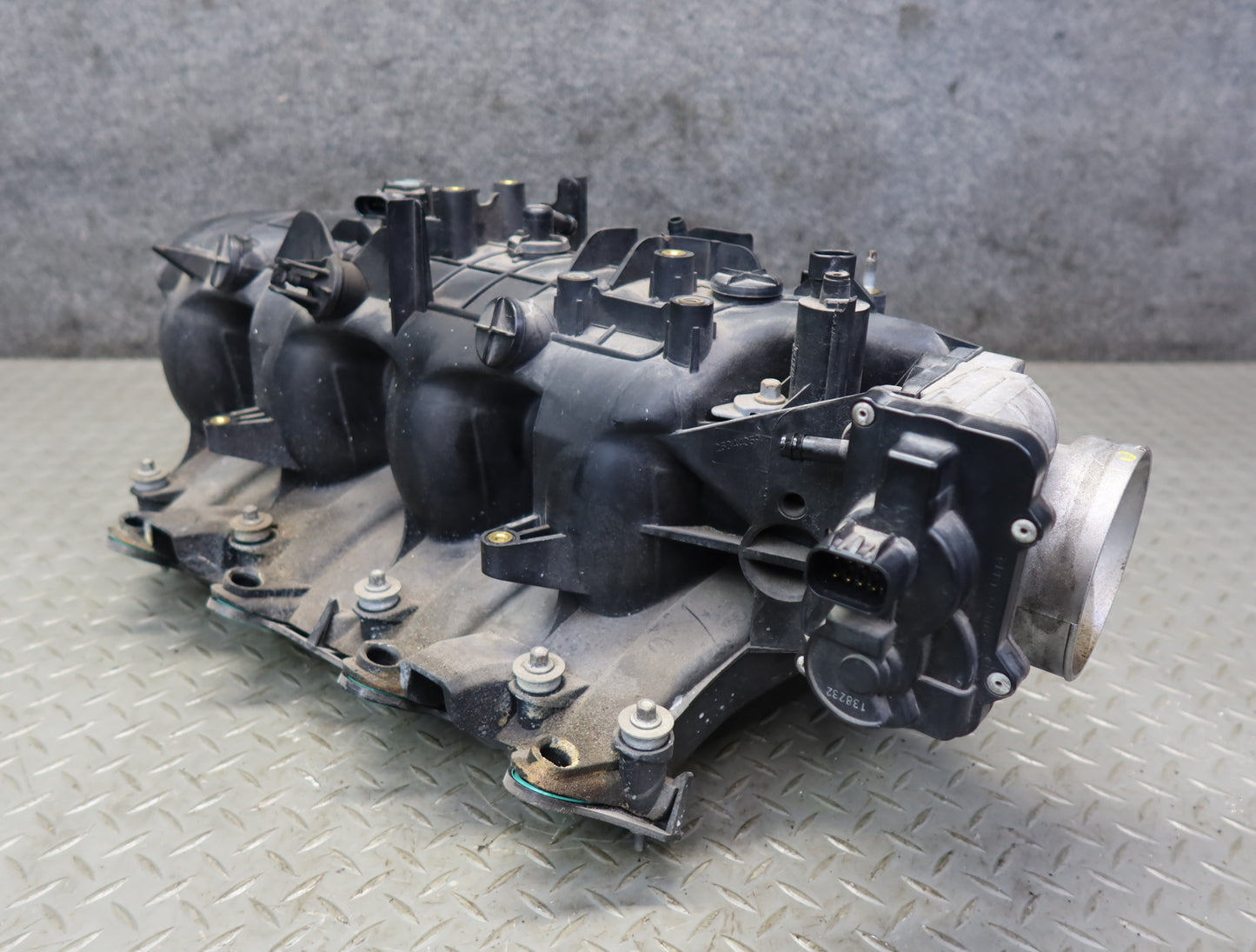 03-04 Chevrolet SSR 5.3L LM4 Engine Intake Manifold w Throttle Body 51K OEM
