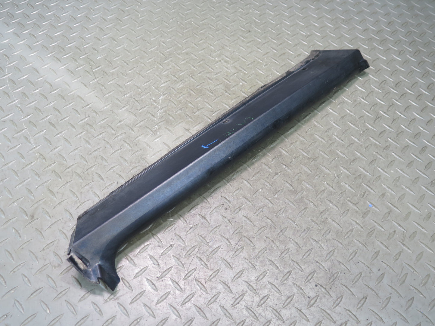 2003-2007 Hummer H2 Front Right Interior A Pillar Trim Cover Panel 15124704