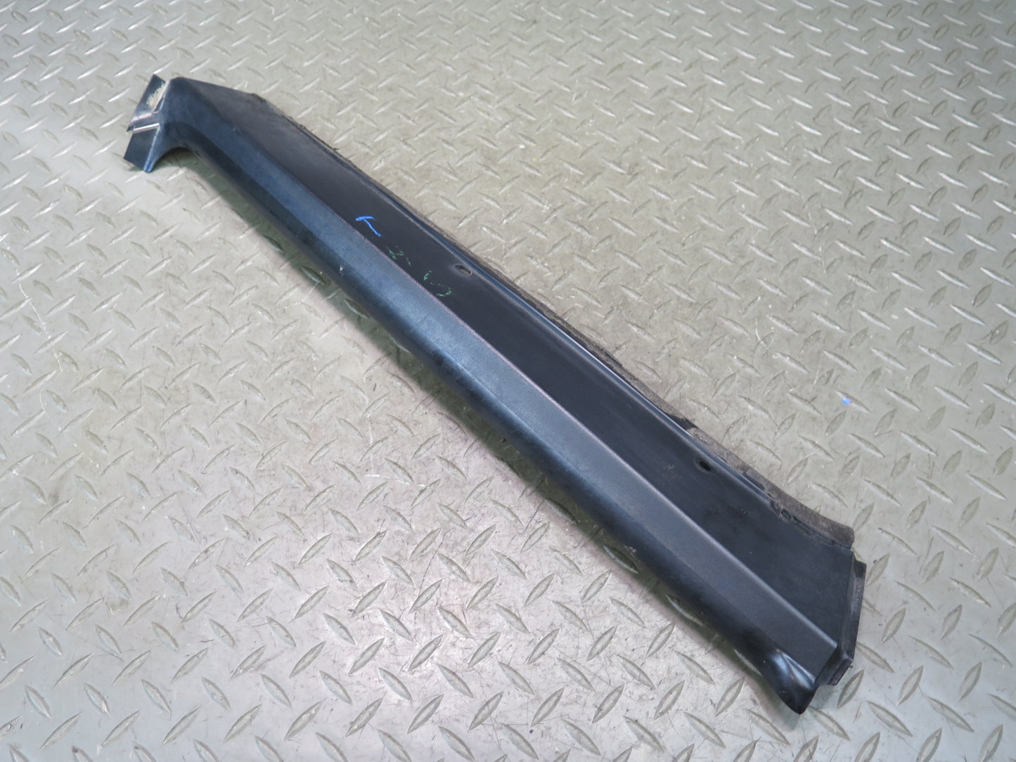 2003-2007 Hummer H2 Front Right Interior A Pillar Trim Cover Panel 15124704