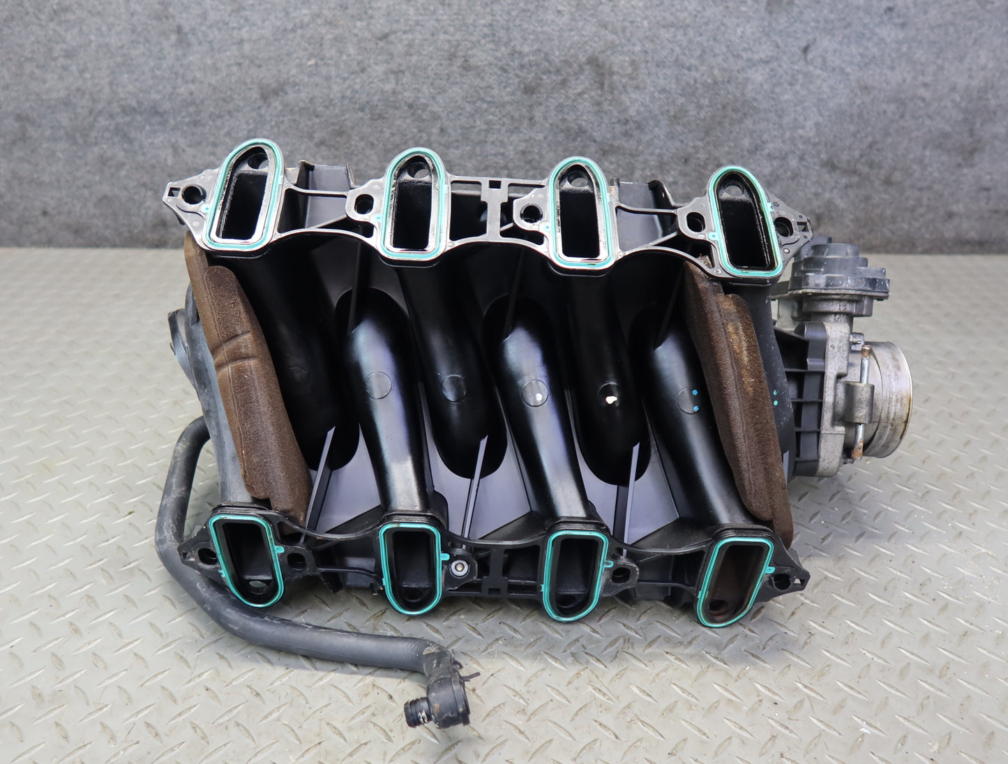 03-04 Chevrolet SSR 5.3L LM4 Engine Intake Manifold w Throttle Body 51K OEM