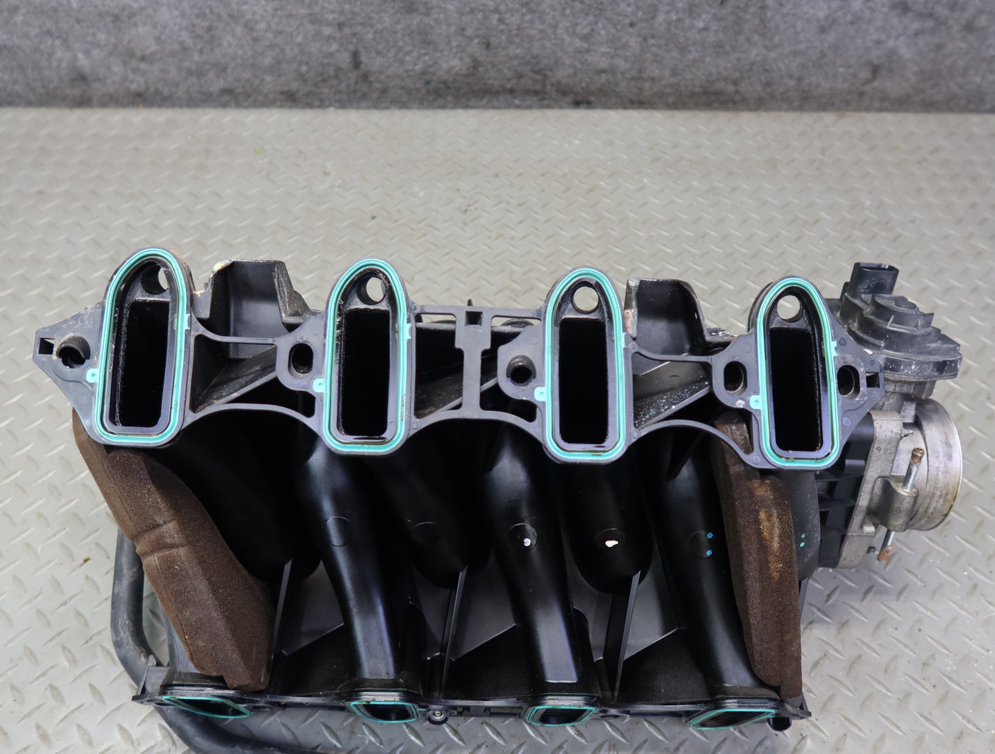 03-04 Chevrolet SSR 5.3L LM4 Engine Intake Manifold w Throttle Body 51K OEM