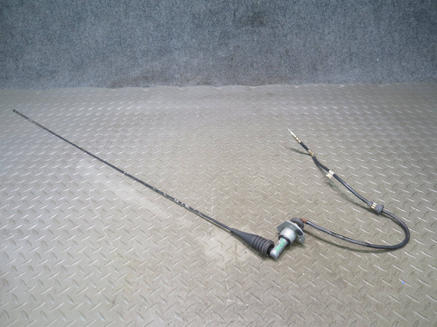 2003-2007 Hummer H2 Radio Antenna Assembly
