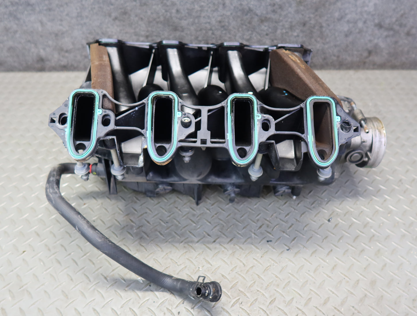 03-04 Chevrolet SSR 5.3L LM4 Engine Intake Manifold w Throttle Body 51K OEM