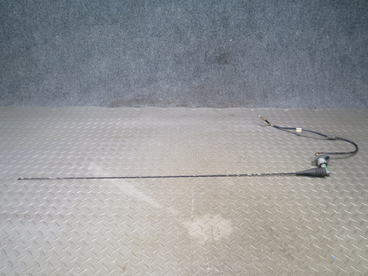 2003-2007 Hummer H2 Radio Antenna Assembly