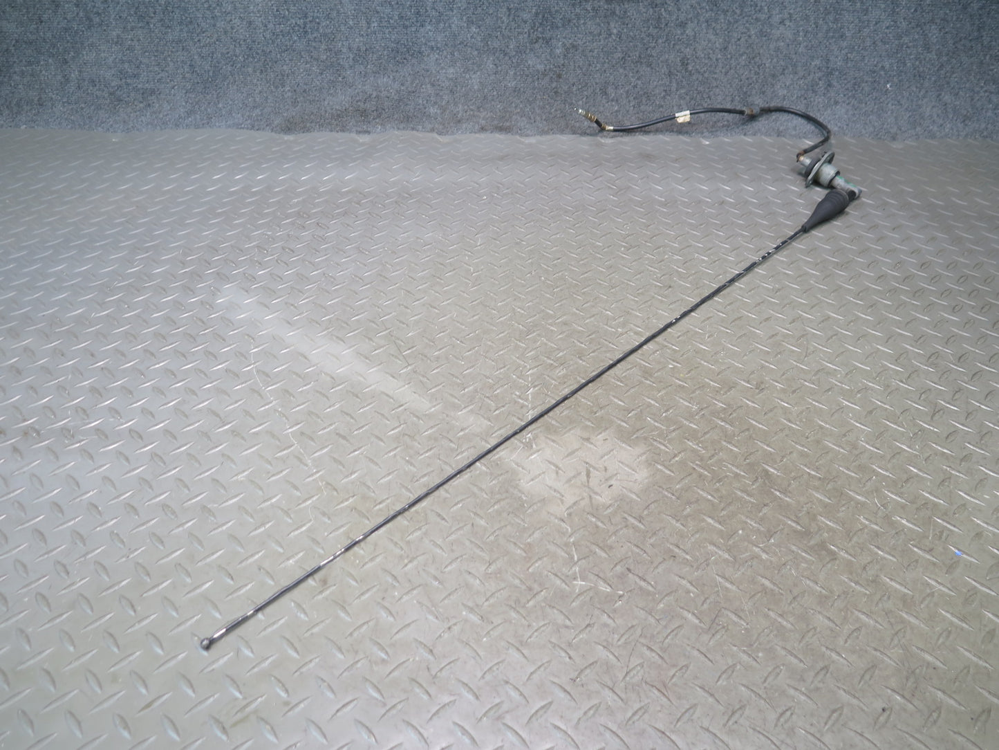 2003-2007 Hummer H2 Radio Antenna Assembly