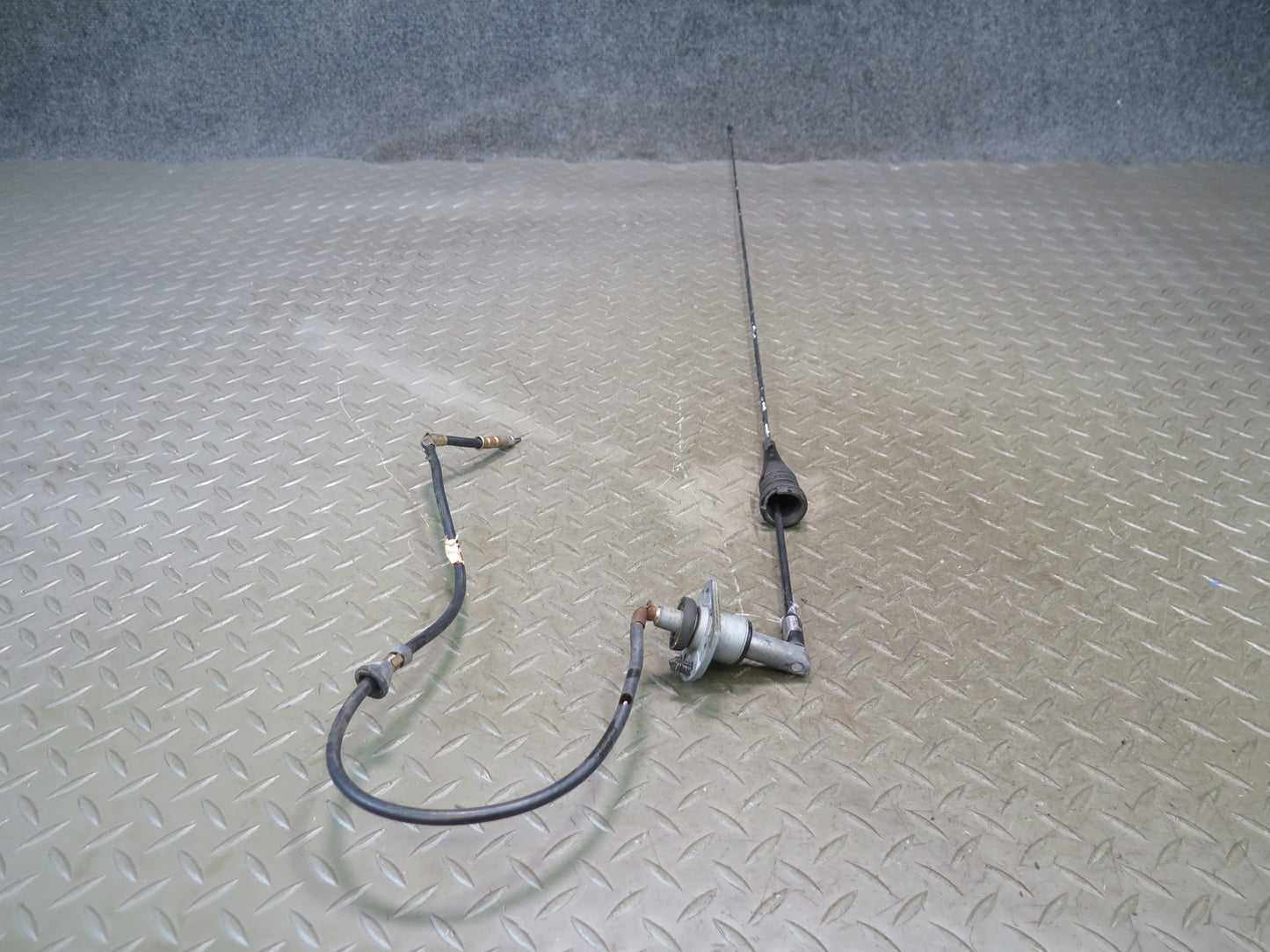 2003-2007 Hummer H2 Radio Antenna Assembly