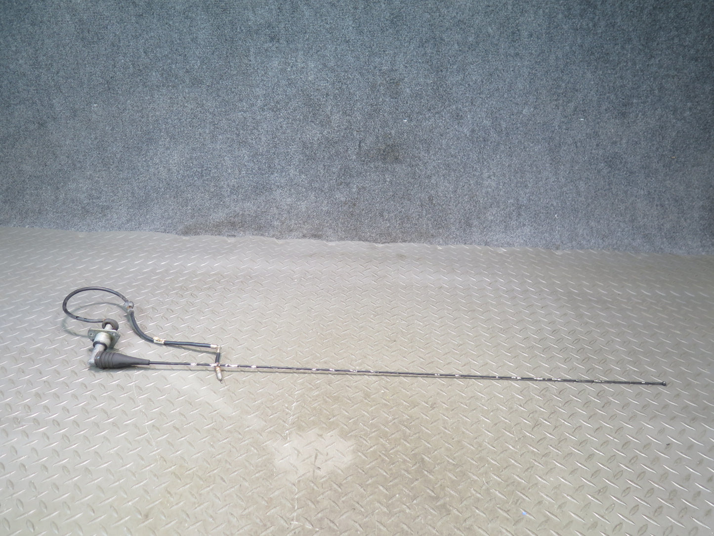 2003-2007 Hummer H2 Radio Antenna Assembly