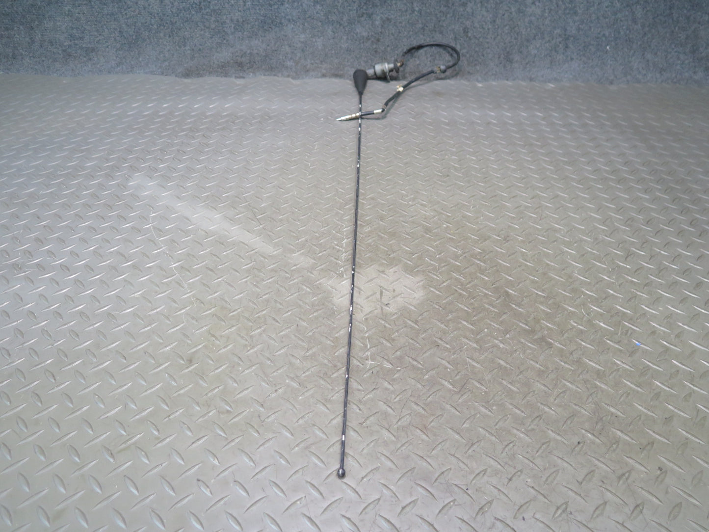 2003-2007 Hummer H2 Radio Antenna Assembly