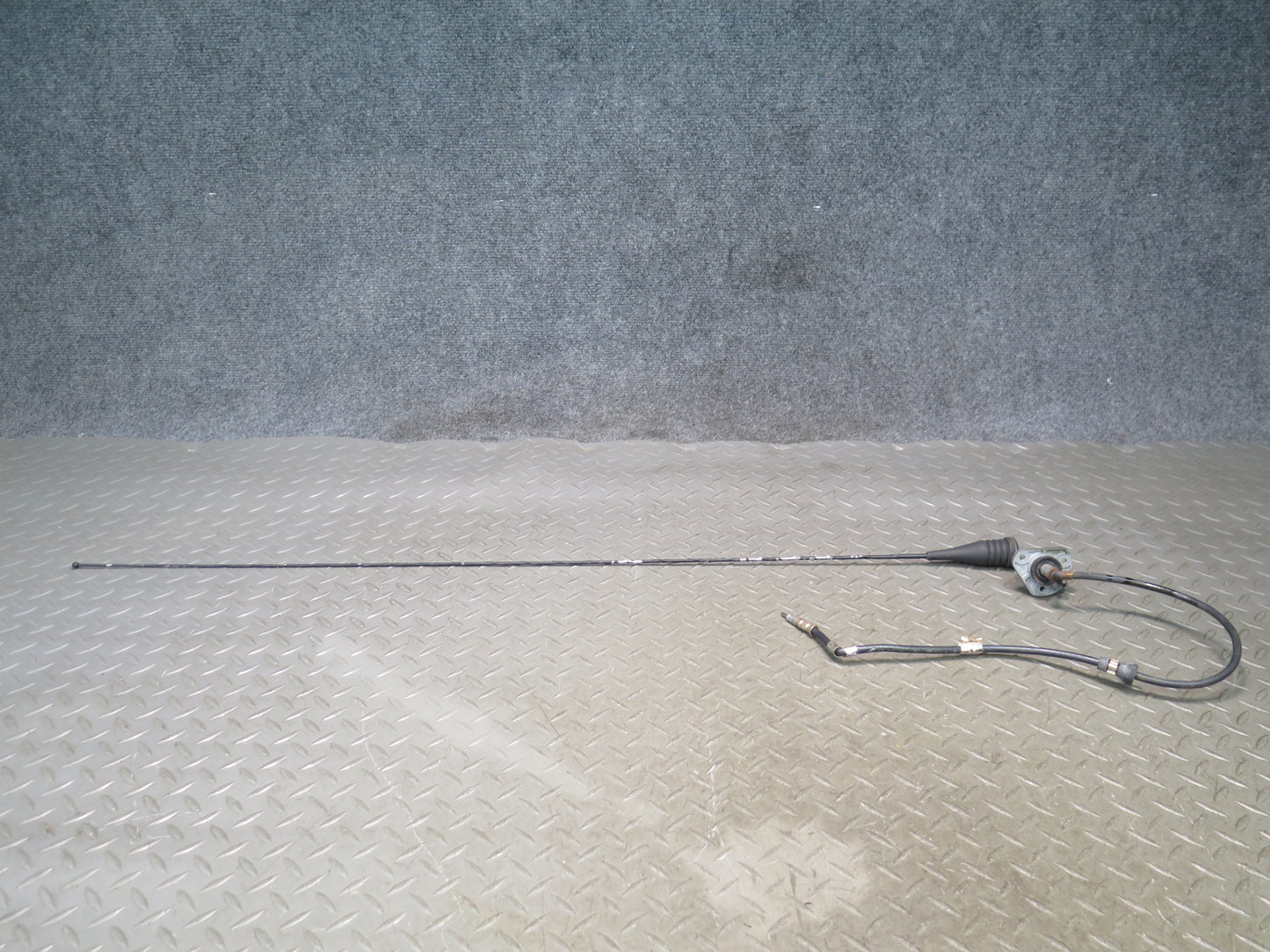 2003-2007 Hummer H2 Radio Antenna Assembly